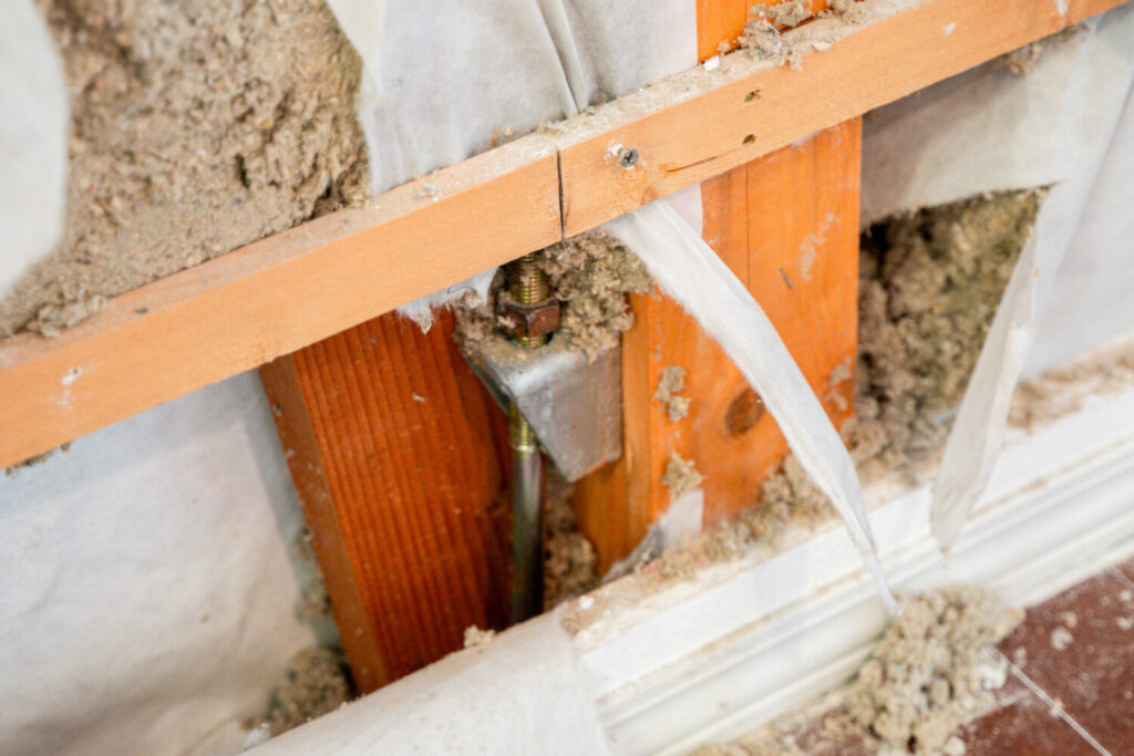 25年前の住宅の金物が錆びていない様子