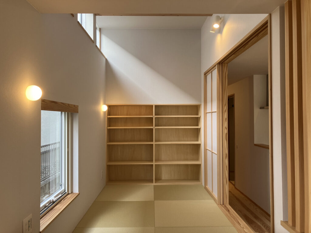 畳コーナー×本棚