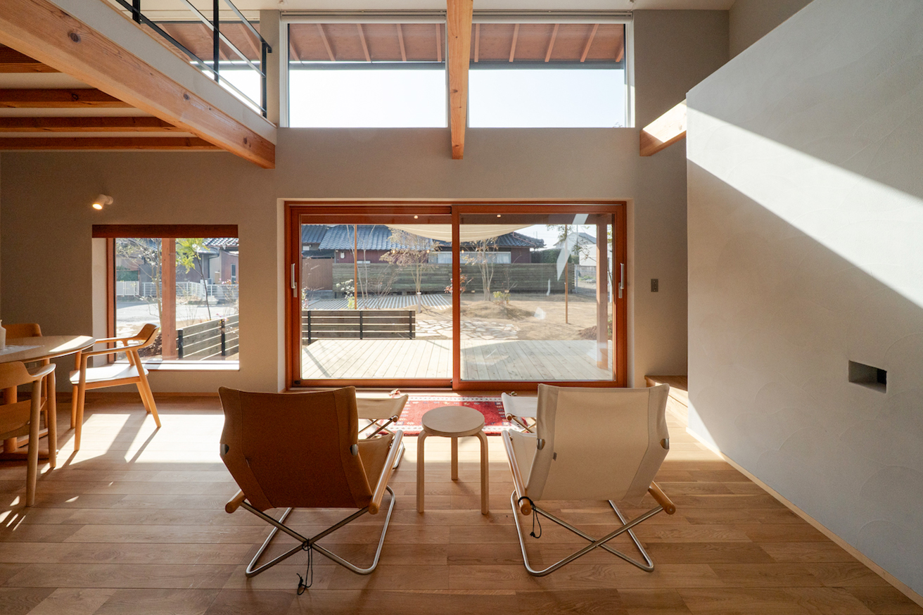 木製サッシの窓枠|冬でも結露しにくい木材フレーム|オーパススタイルの施工事例"