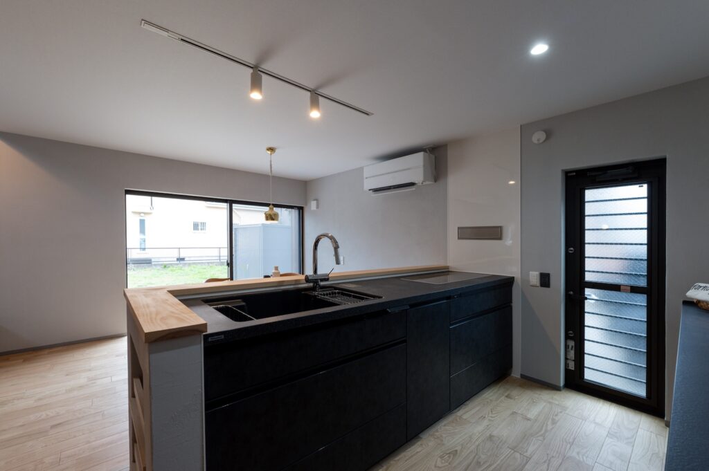 小牧市 注文住宅 キッチン レンジフード埋め込み キッチン