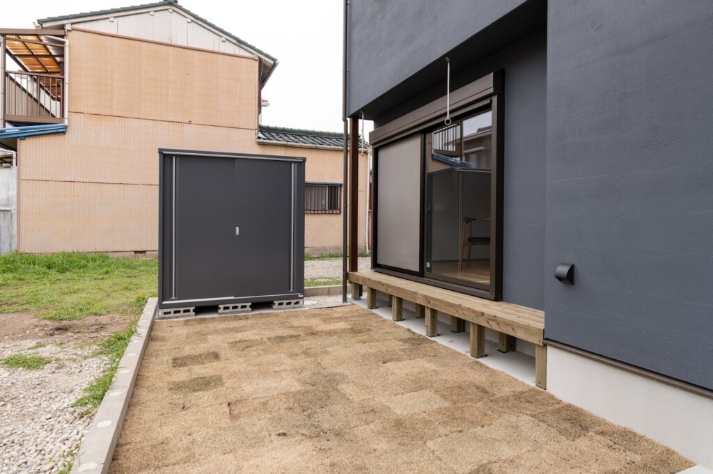 ウッドデッキ 芝生