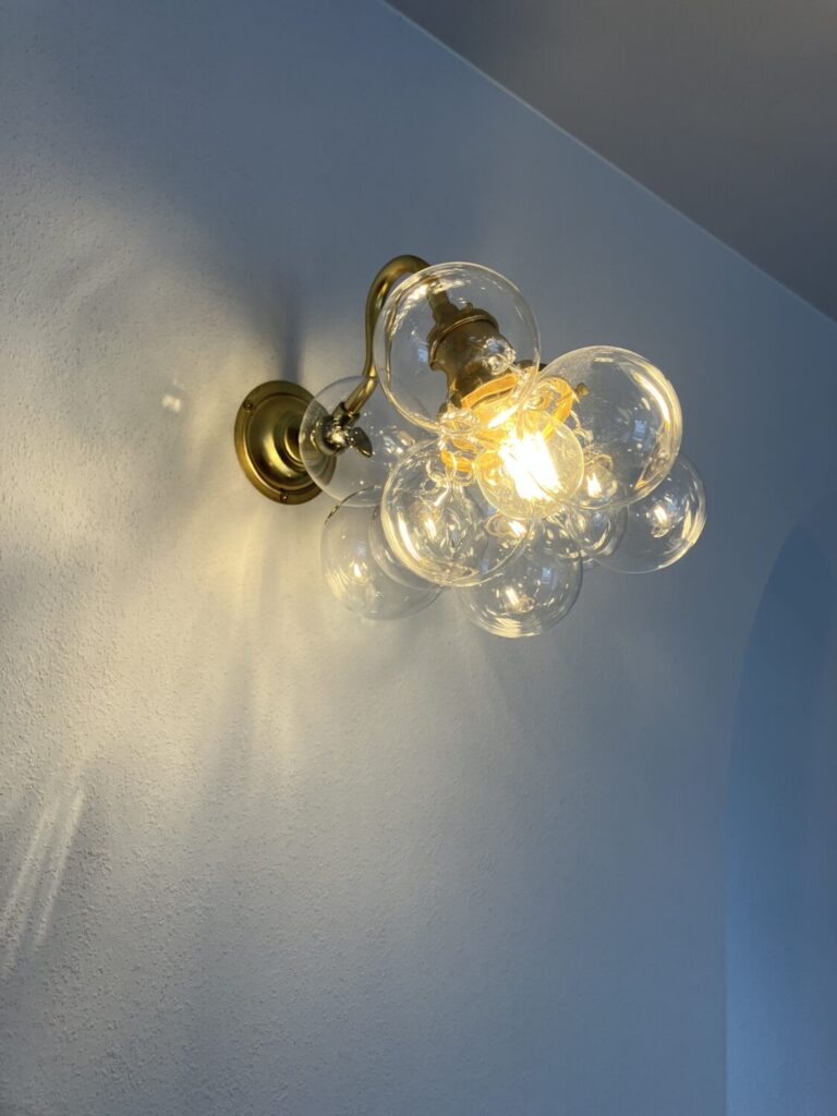 空間を彩るブラケット照明