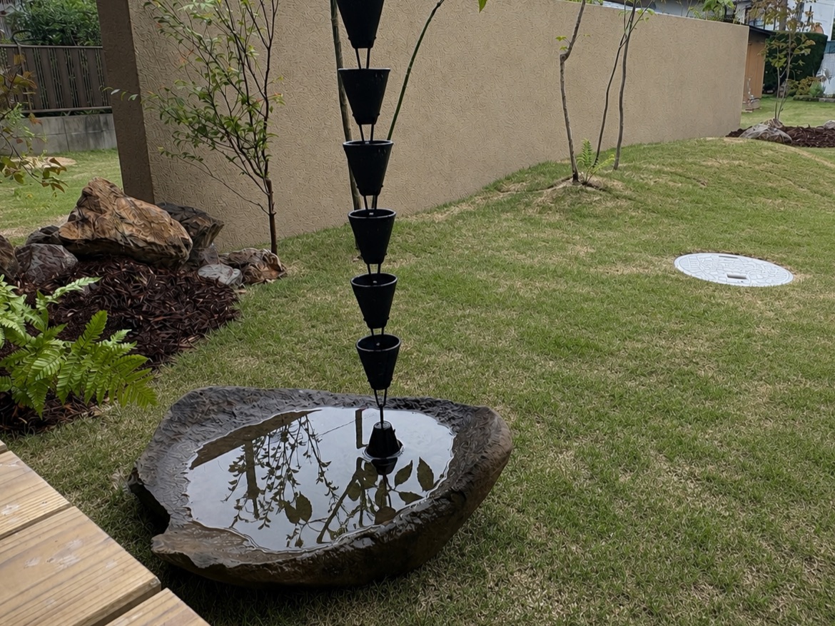 水鉢と鎖樋