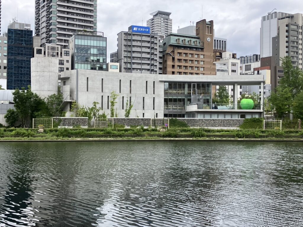 安藤忠雄建築「こども本の森 中之島」
