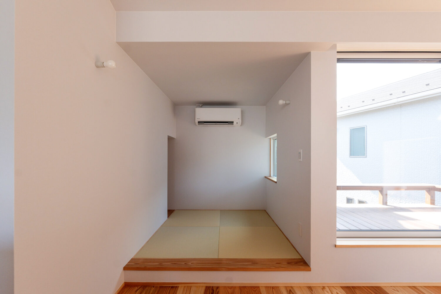 にじり口からも入れる回遊できる小上がりのこもれる畳コーナー｜春日井市施工事例 オーパススタイル