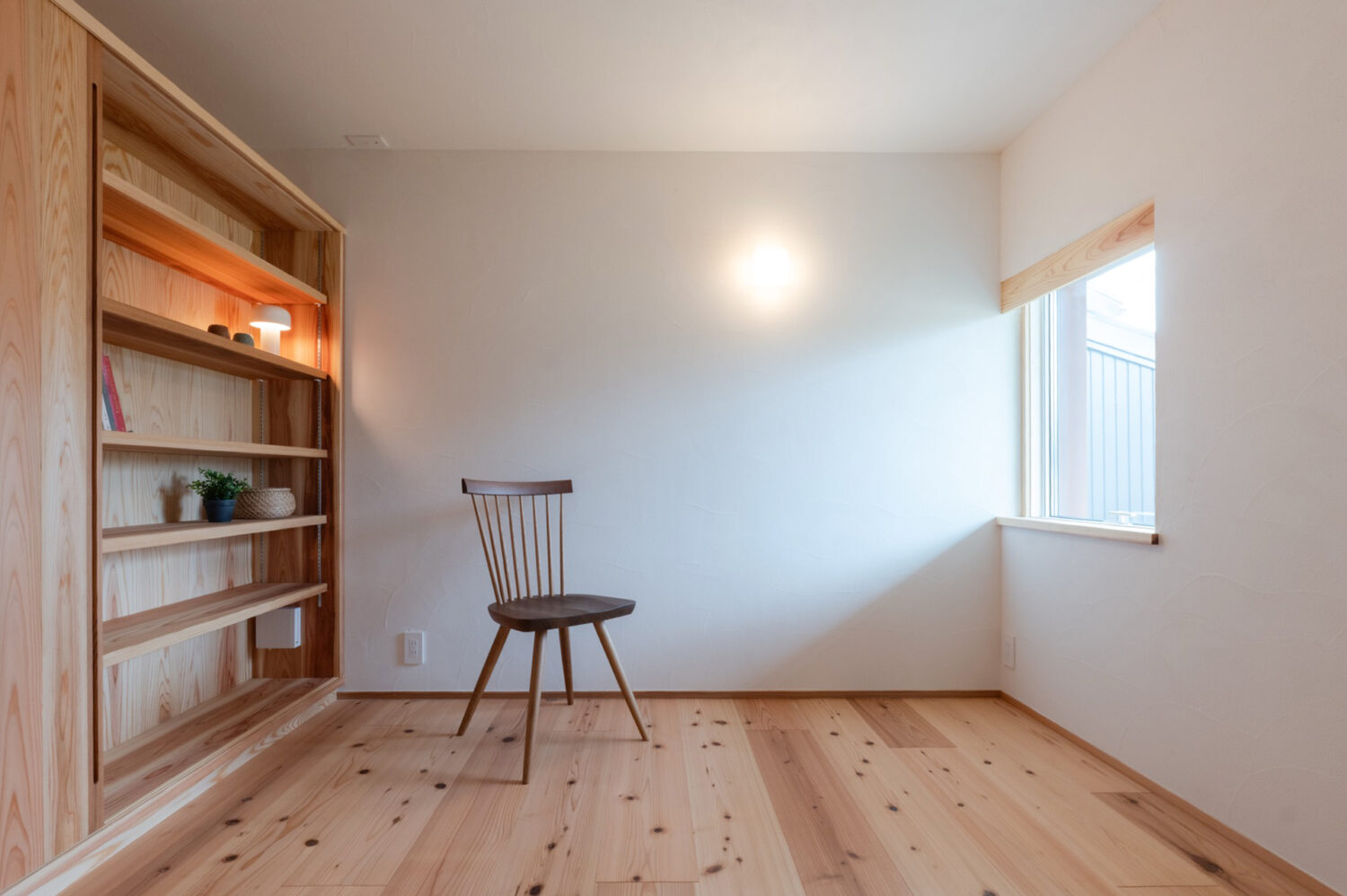 家具で仕切った子供部屋と本棚・クローゼット｜春日井市施工事例 オーパススタイル