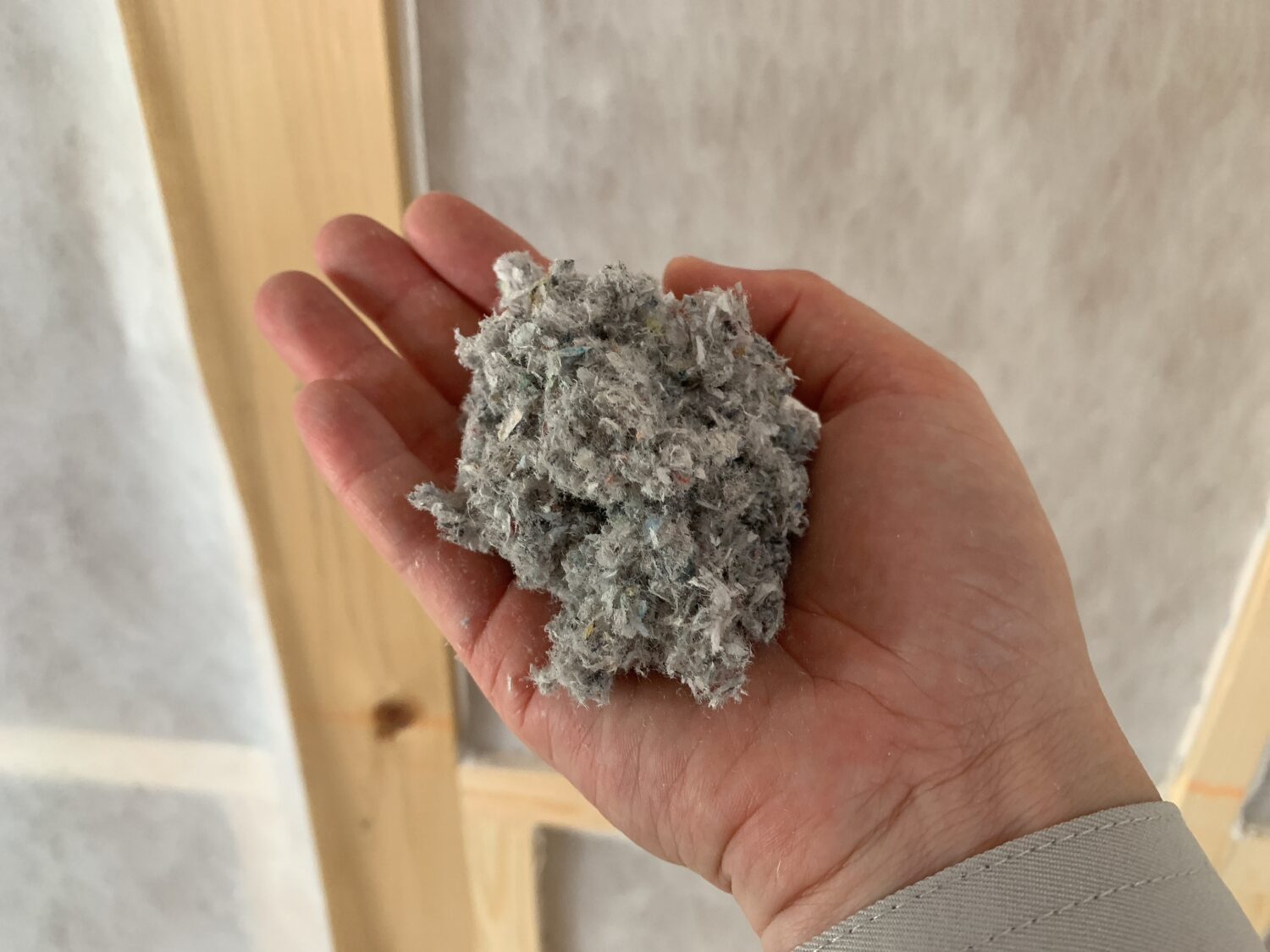 木造住宅の断熱材に使用するセルロースファイバー